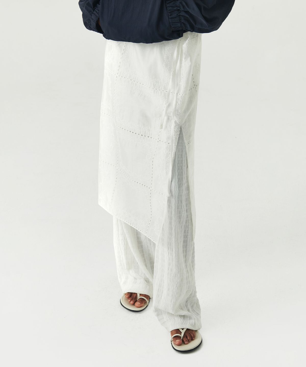 르바(LEVAR) Layered Slim Boots Cut Pants - White