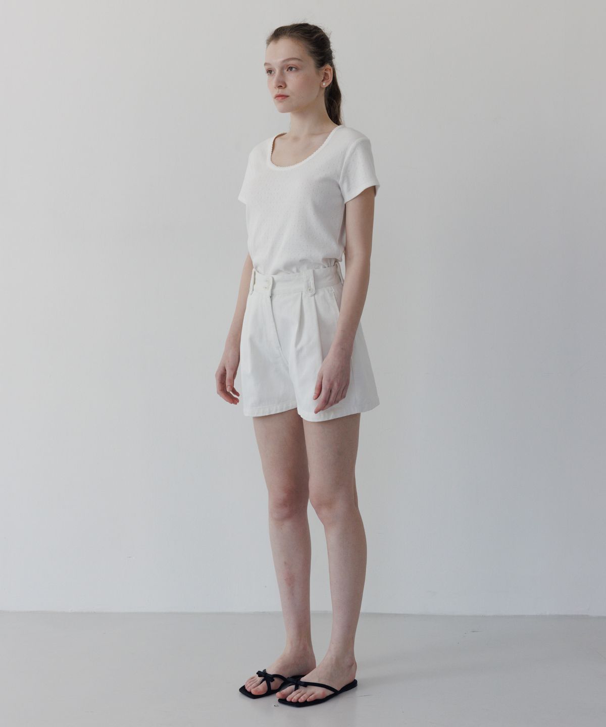 튜드먼트(TTUDEMENT) PINTUCK SHORTS WHITE