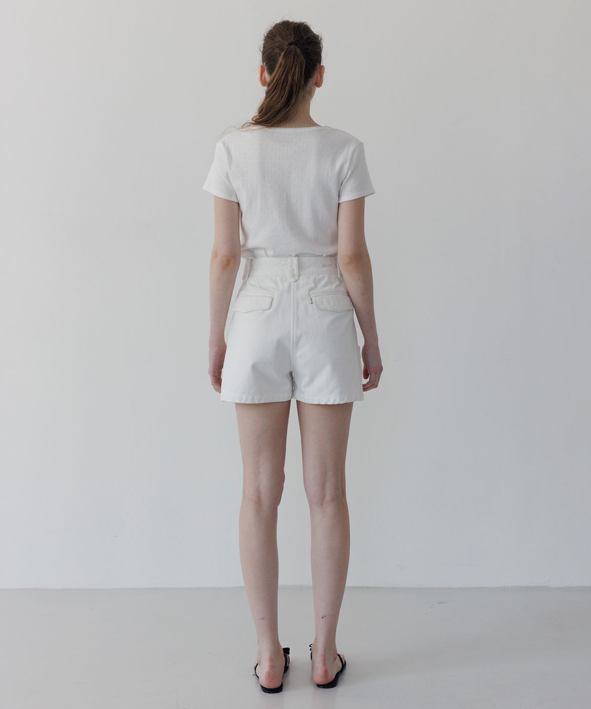 튜드먼트(TTUDEMENT) PINTUCK SHORTS WHITE