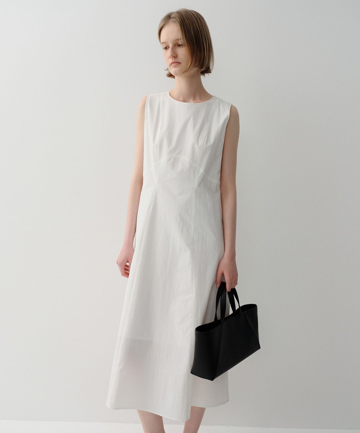 이아(EAAH) RAYE SLEEVELESS DRESS (WHITE)
