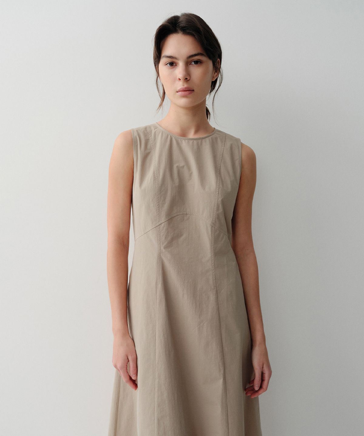 이아(EAAH) RAYE SLEEVELESS DRESS (BEIGE)