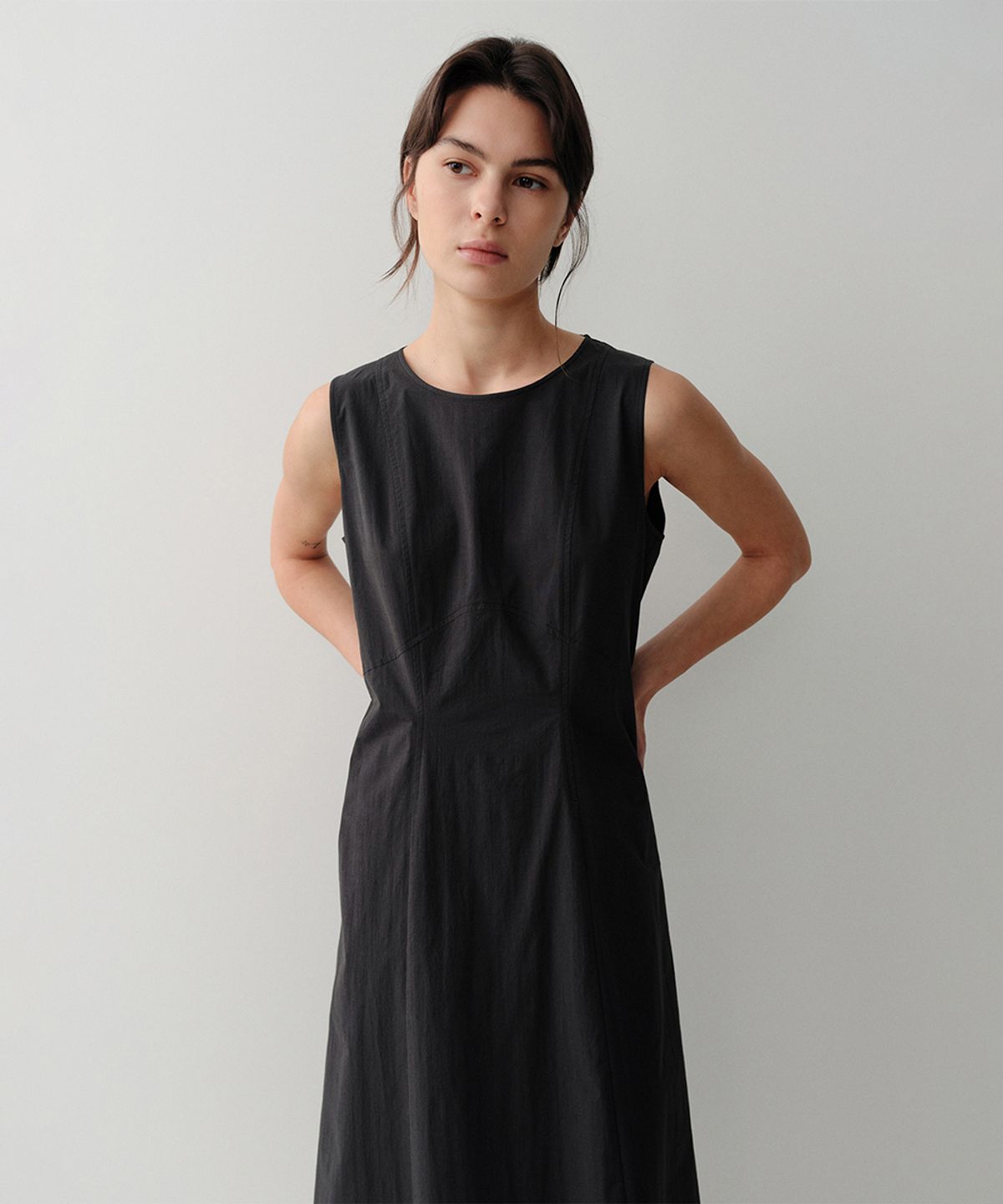 이아(EAAH) RAYE SLEEVELESS DRESS (BLACK)