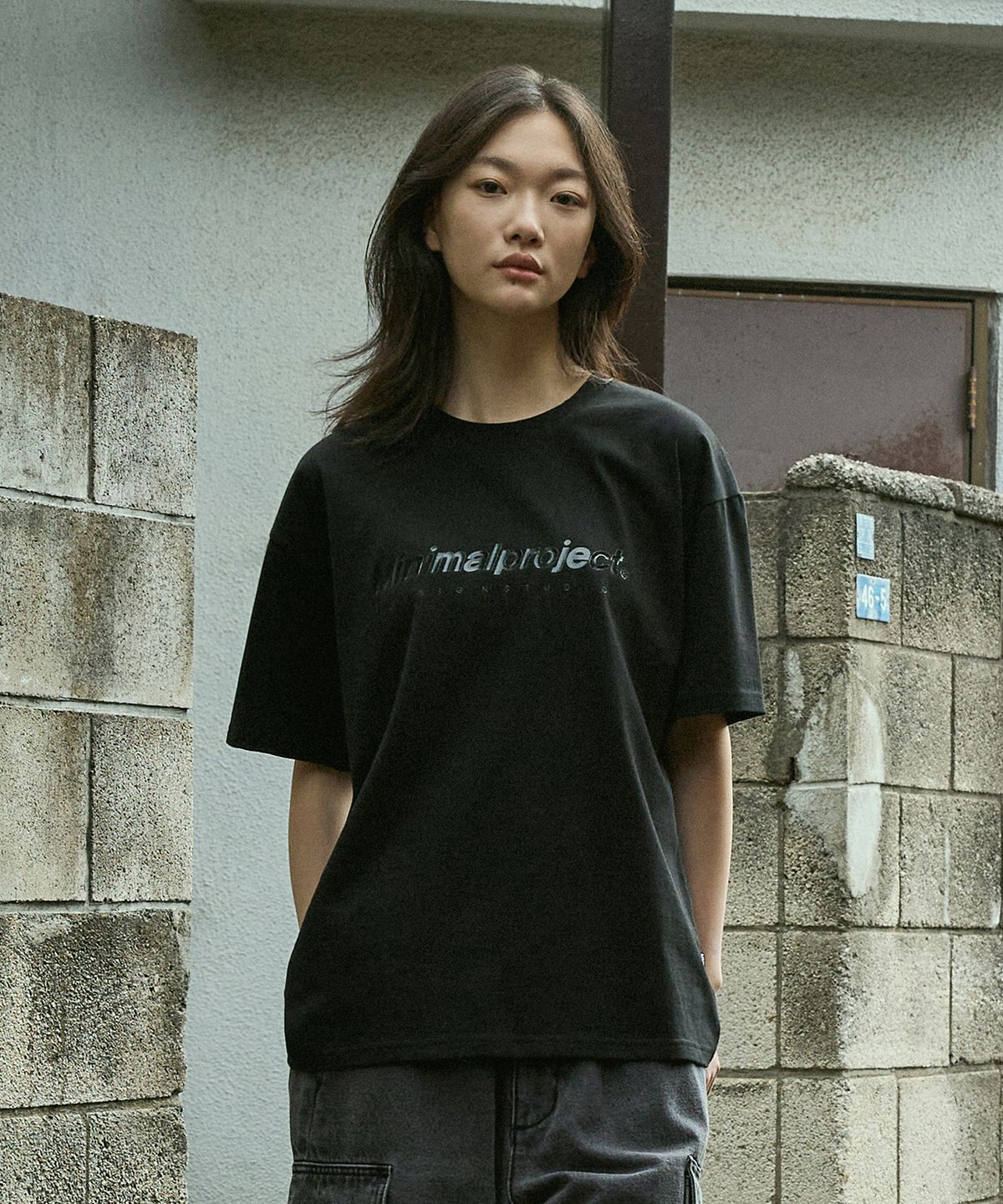 미니멀프로젝트(MINIMALPROJECT) 시그니처 실리콘 로고 반팔티셔츠 MST160 [BLACK]