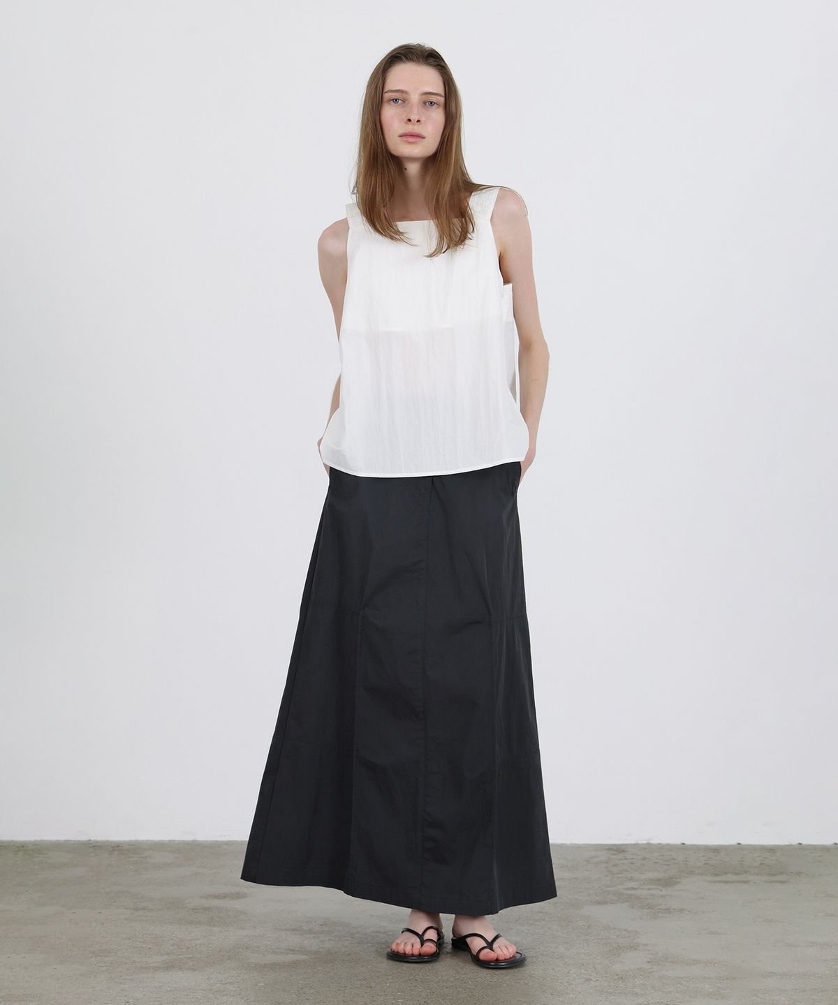 르바(LEVAR) Stitch Point Sleeveless Blouse - Off White