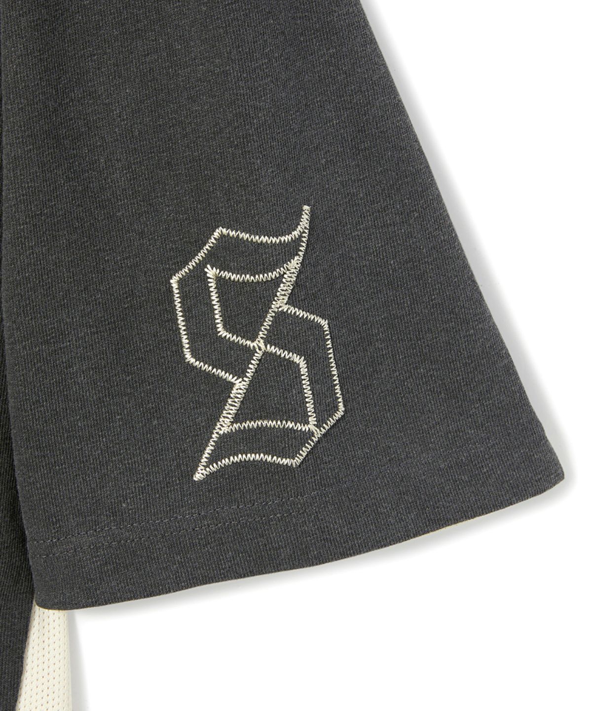 에스이오(s/e/o) HEART APLIQUE RUGBY JERSEY TOP_CHARCOAL