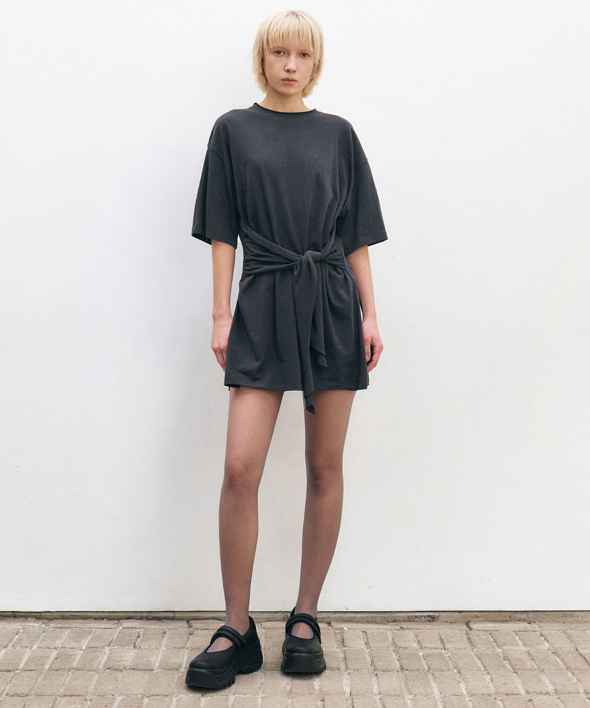 인사일런스 우먼(INSILENCE WOMEN) 노티드 오버사이즈 티셔츠 WASHED BLACK