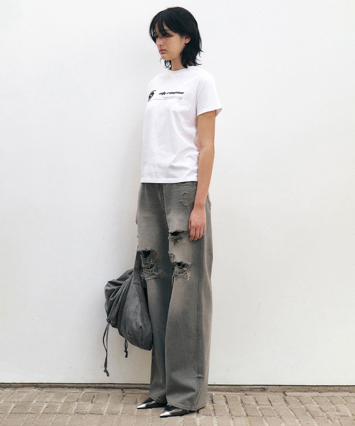 인사일런스 우먼(INSILENCE WOMEN) 심볼 로고 티셔츠 WHITE