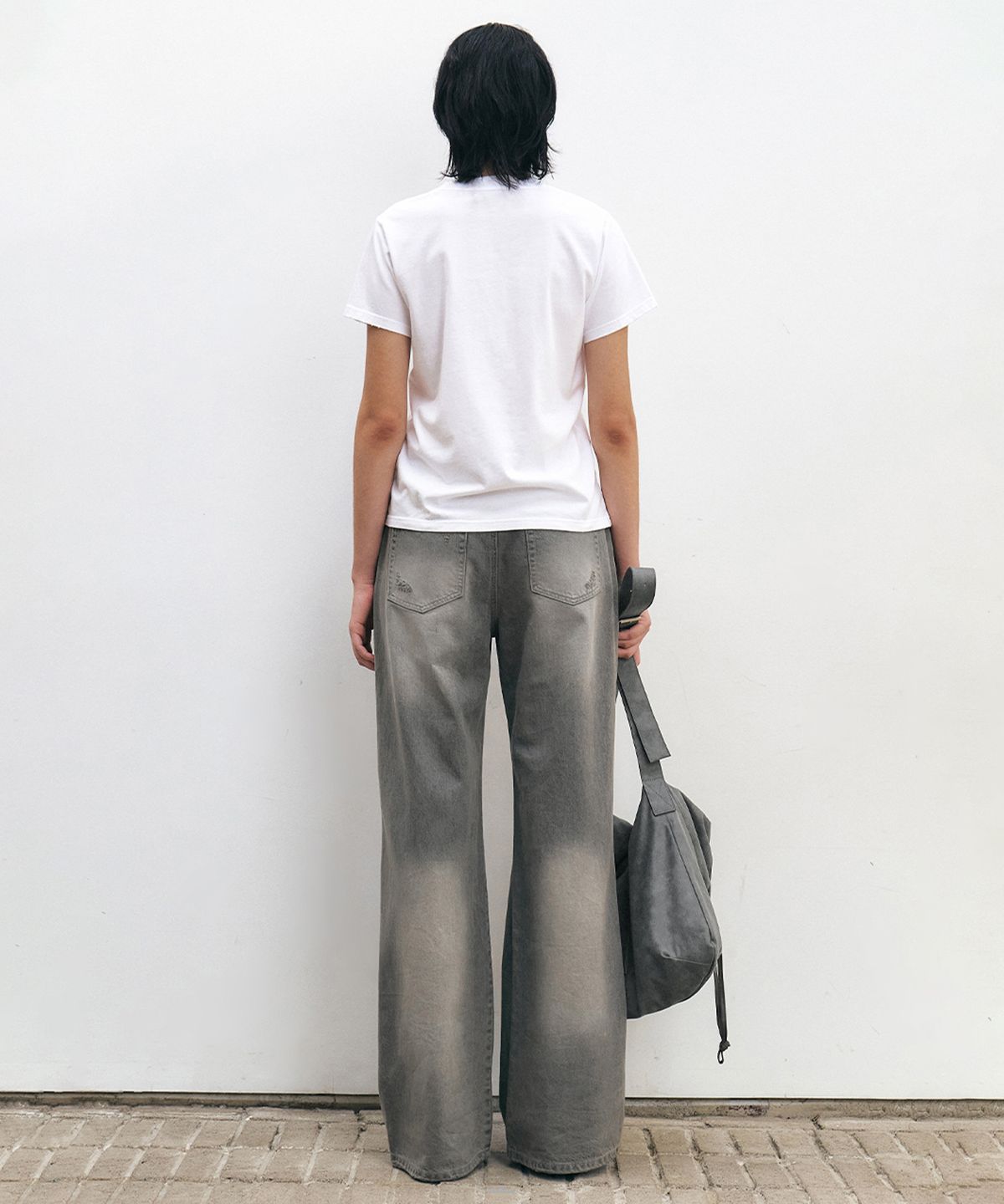 인사일런스 우먼(INSILENCE WOMEN) 심볼 로고 티셔츠 WHITE