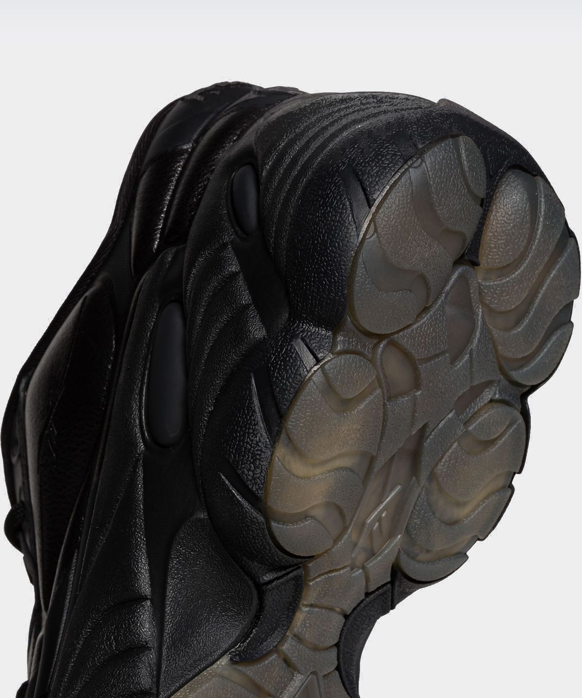 리복(REEBOK) DMX RUN 6 - 트리플 블랙 / RMIA04FC99MAT0011000