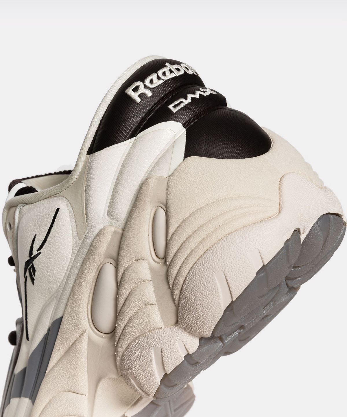 리복(REEBOK) DMX RUN 6 - 크림:그레이 / RMIA04FC99MAT0016105