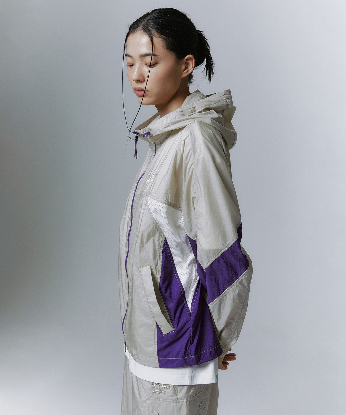 리복(REEBOK) 메쉬 하이브리드 윈드 브레이커 - 베이지