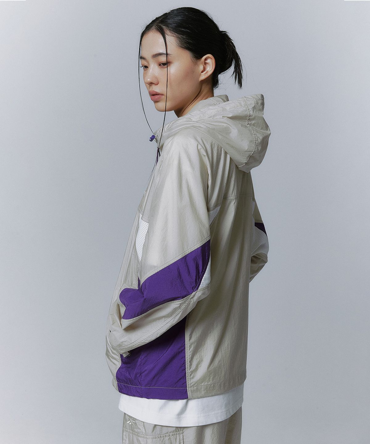 리복(REEBOK) 메쉬 하이브리드 윈드 브레이커 - 베이지