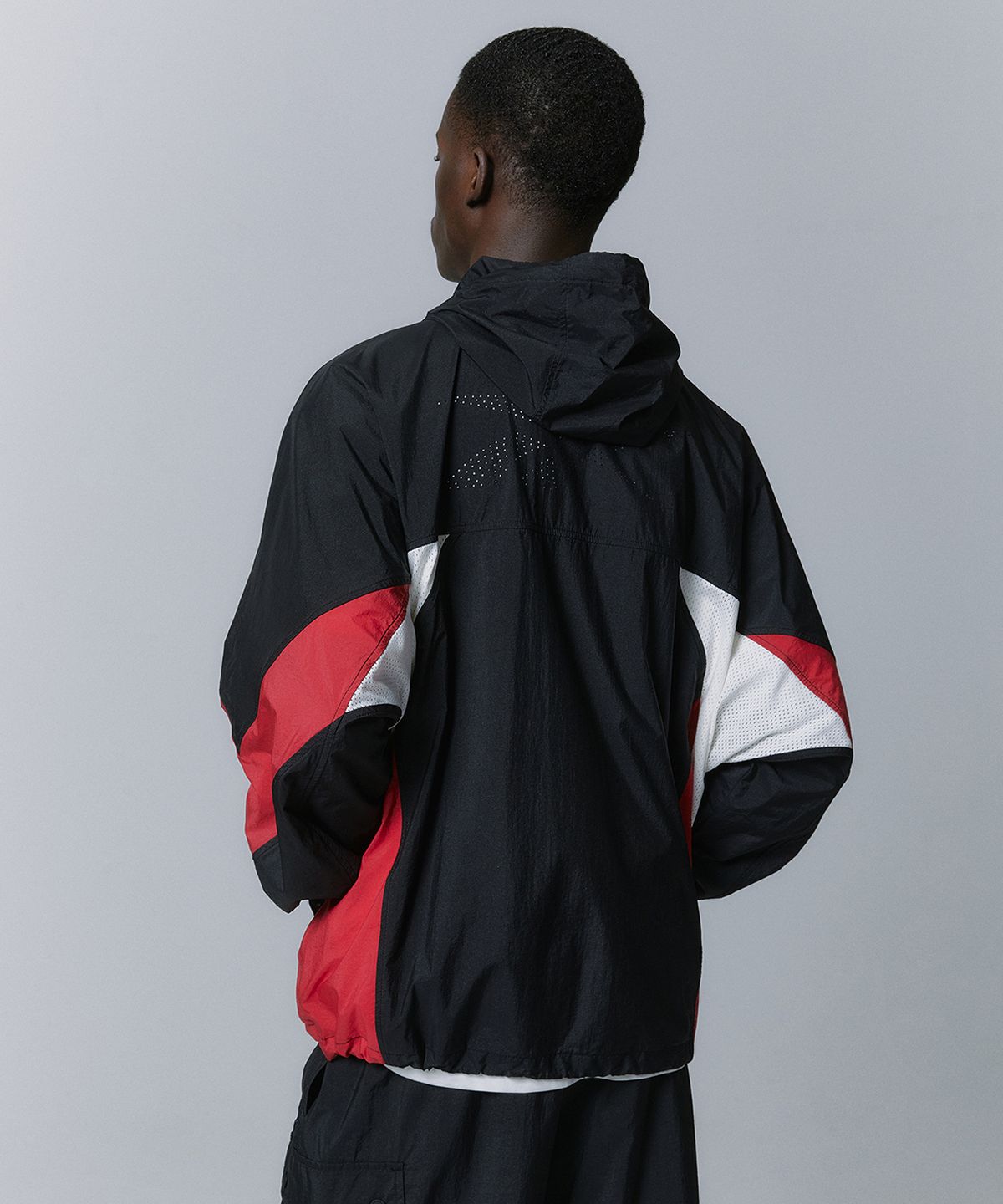 리복(REEBOK) 메쉬 하이브리드 윈드 브레이커 - 블랙