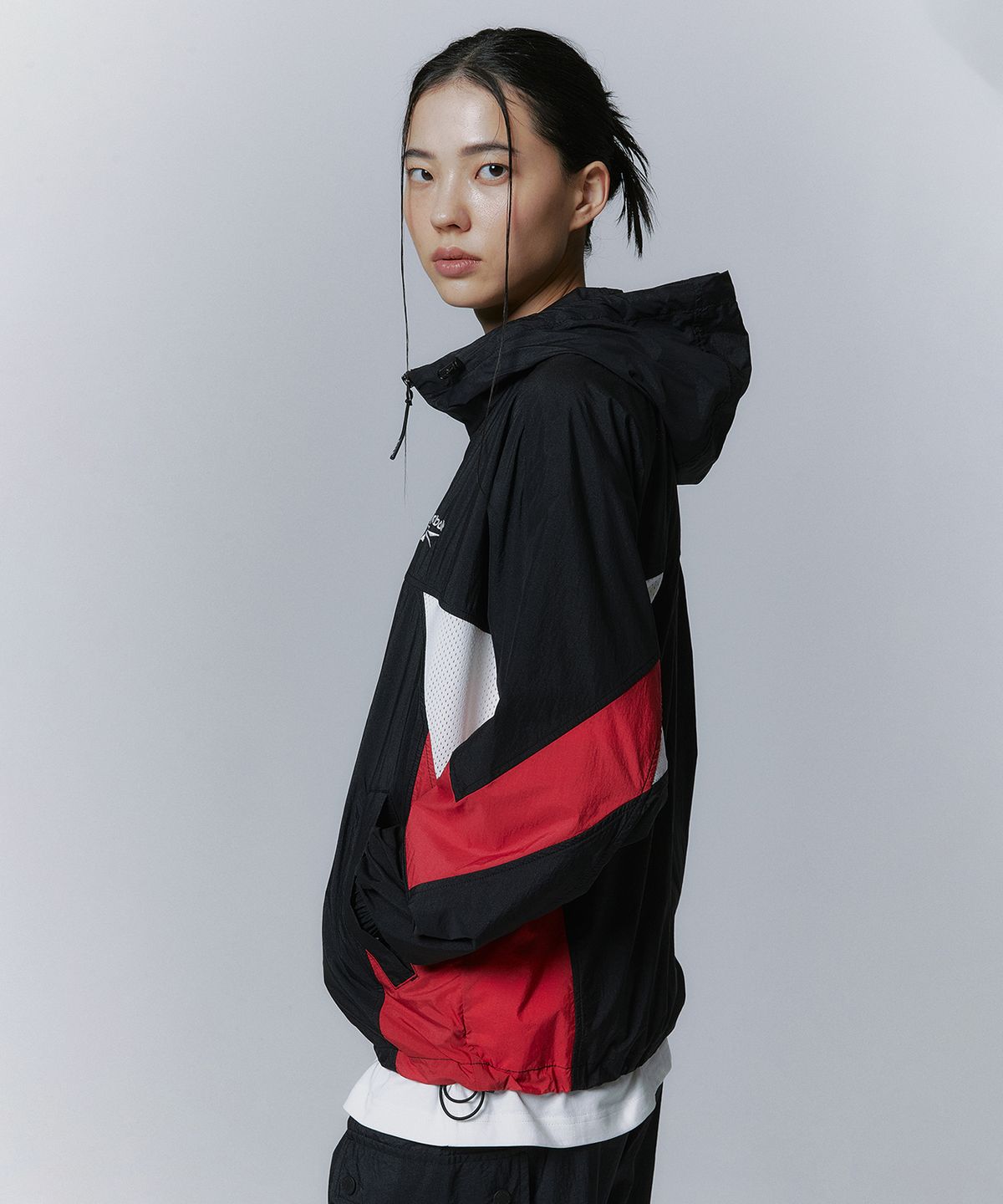리복(REEBOK) 메쉬 하이브리드 윈드 브레이커 - 블랙