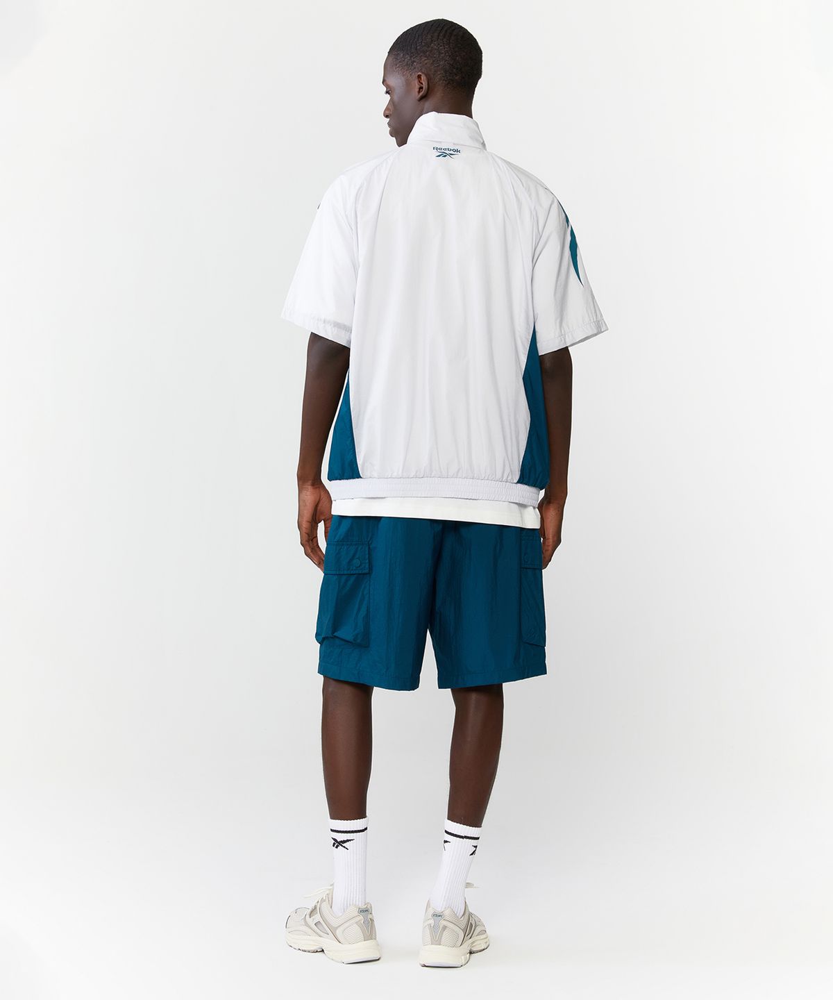 리복(REEBOK) 패널드 벡터 반팔 아노락 - 그레이
