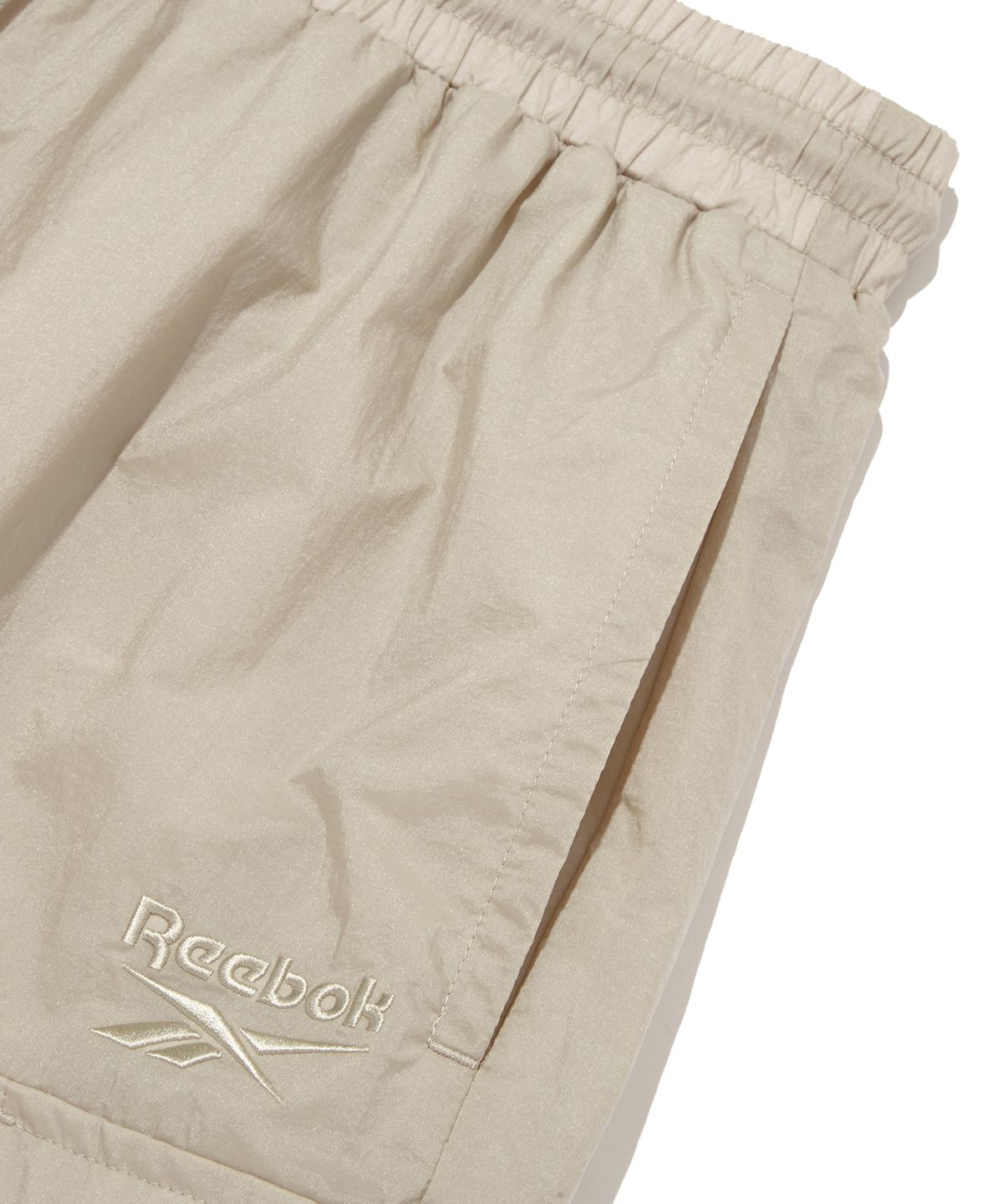 리복(REEBOK) 경량 카고 쇼츠 - 베이지