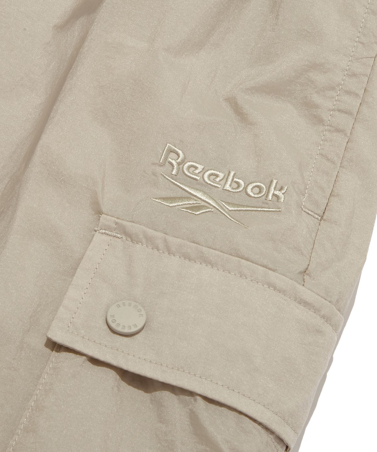 리복(REEBOK) 경량 카고 쇼츠 - 베이지