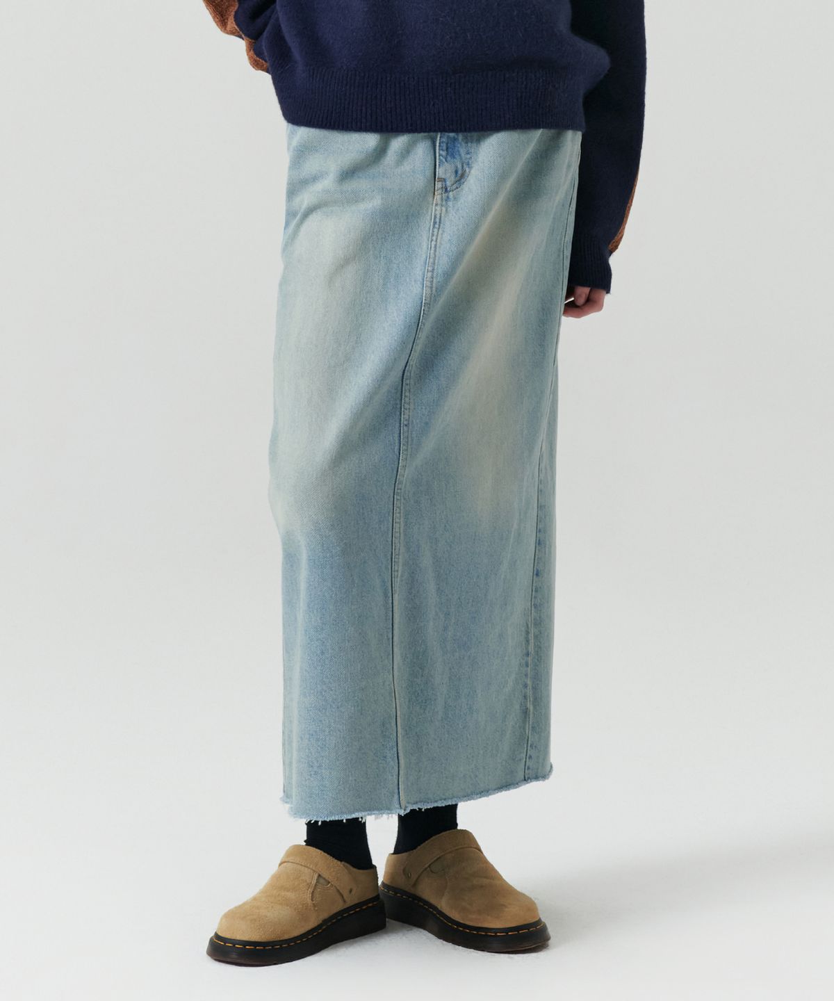 르바(LEVAR) Rear-Slit Denim Long Skirt - Light Blue