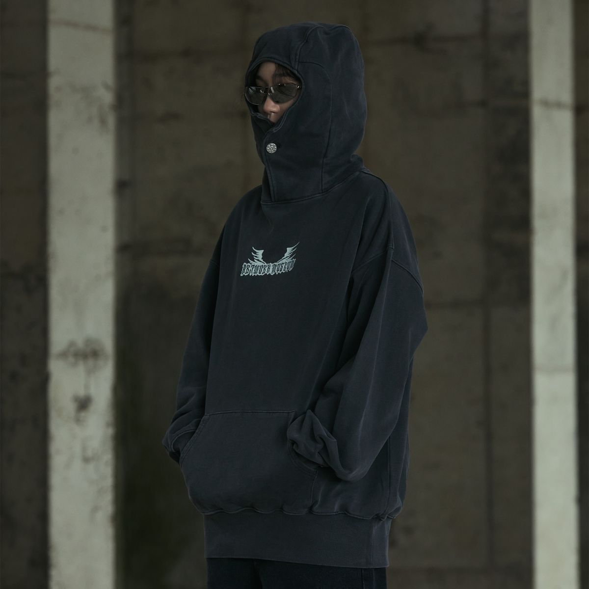 아트워크 뮤지엄(ARTWORK MUSEUM) WING TOUR HOODIE