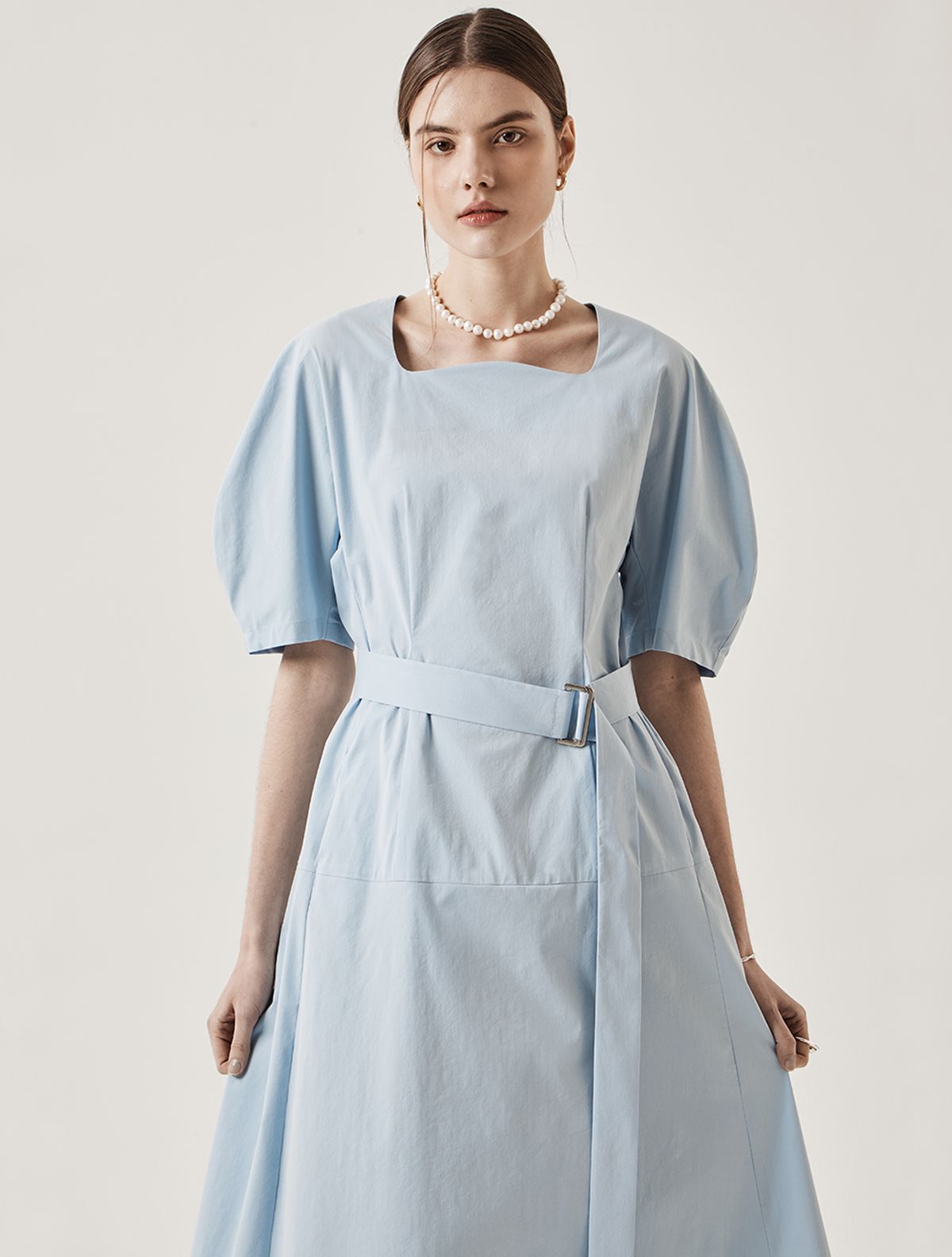 르이엘(LE YIEL) Curved Midi Dress_Light Blue  커브드 미디 드레스_라이트 블루
