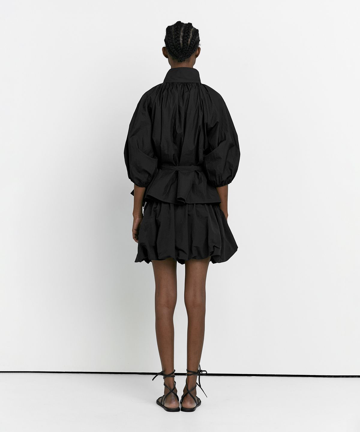 로우타이드(LOW TIDE) SHEER SHIRRING ZIP UP [BLACK]