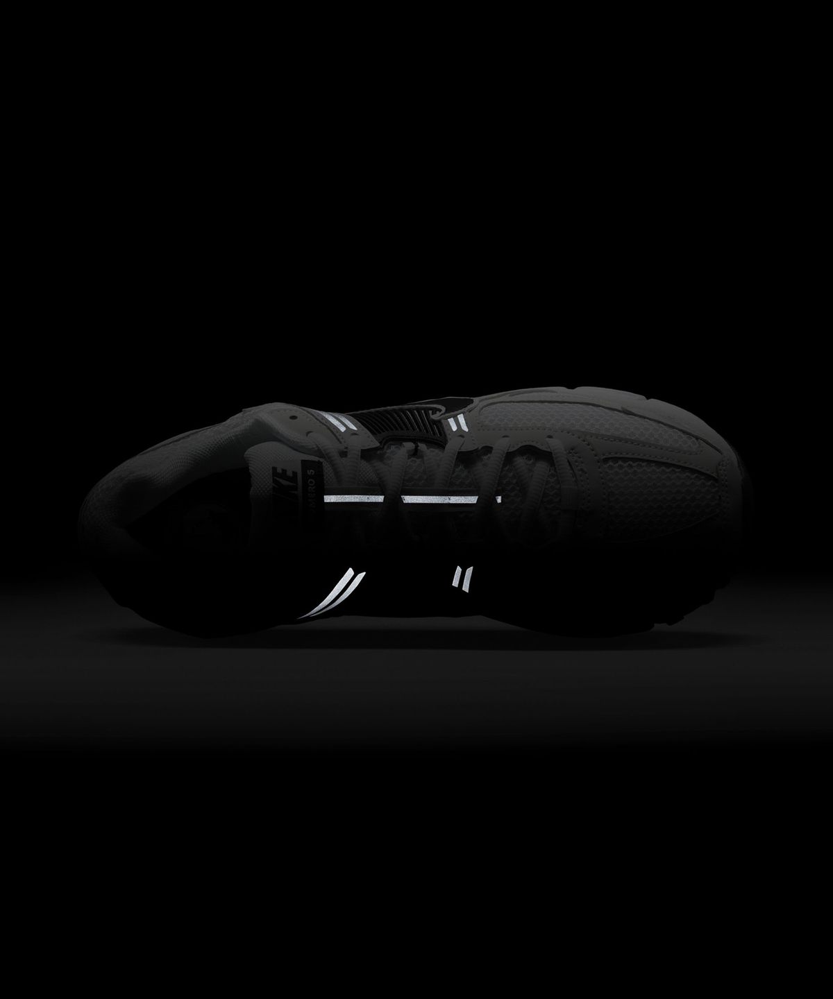 나이키(NIKE) 줌 보메로 5 M - 화이트:플래티넘 틴트:메탈릭 플래티넘:블랙 / FB9149-101