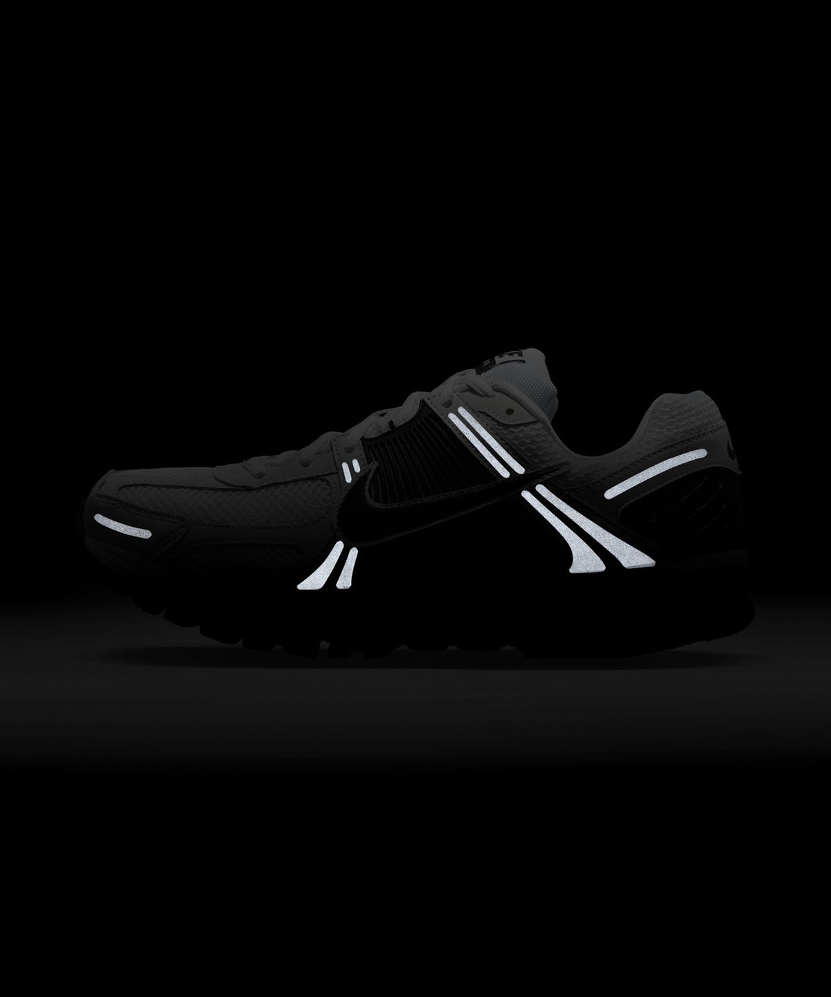 나이키(NIKE) 줌 보메로 5 M - 화이트:플래티넘 틴트:메탈릭 플래티넘:블랙 / FB9149-101