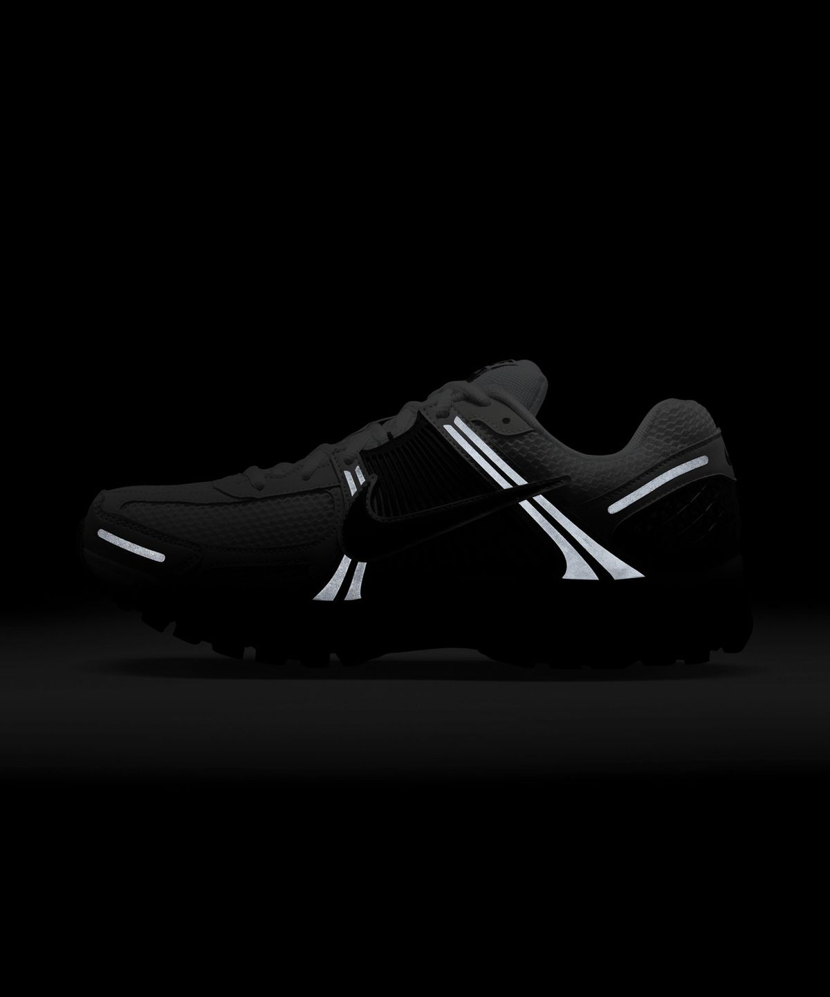 나이키(NIKE) 줌 보메로 5 M - 화이트:플래티넘 틴트:메탈릭 플래티넘:블랙 / FB9149-101
