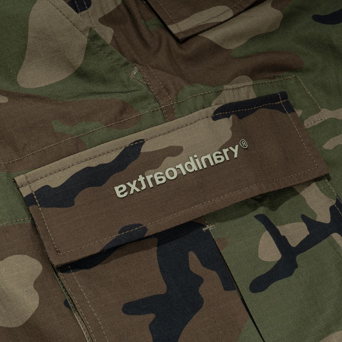 엑스트라오디너리(EXTRAORDINARY) CAMO CARGO RIPSTOP SHORTS  WOODLAND CAMO