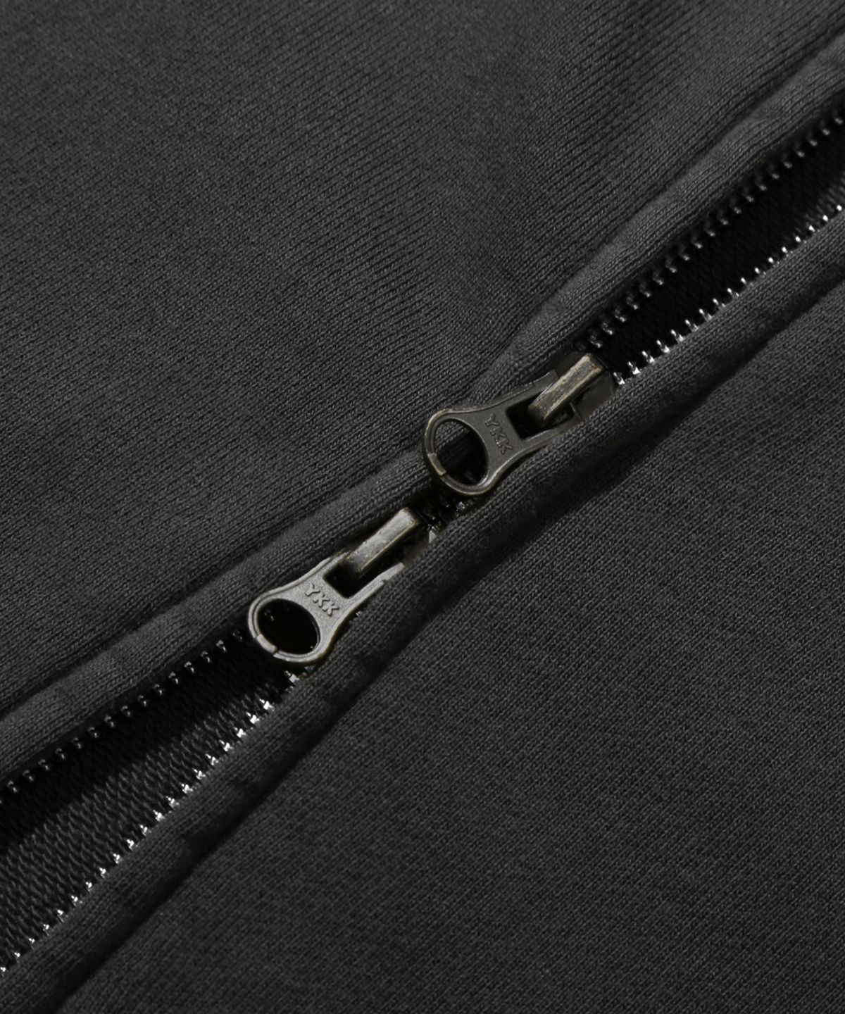 트릴리온(TRILLION) 도밍고 피그먼트 2WAY 스웨트 후드 집업 (CHARCOAL)