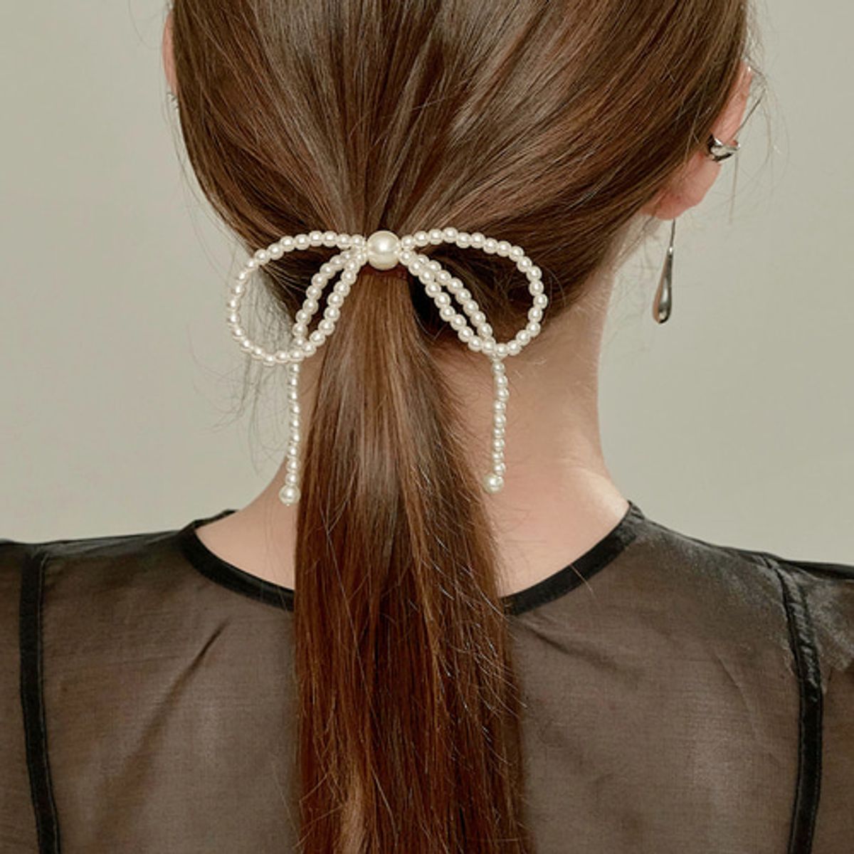 베스티(BESTY) 발롱 진주 리본 헤어커프 (Ballon Pearl Ribbon Hair Cuff)