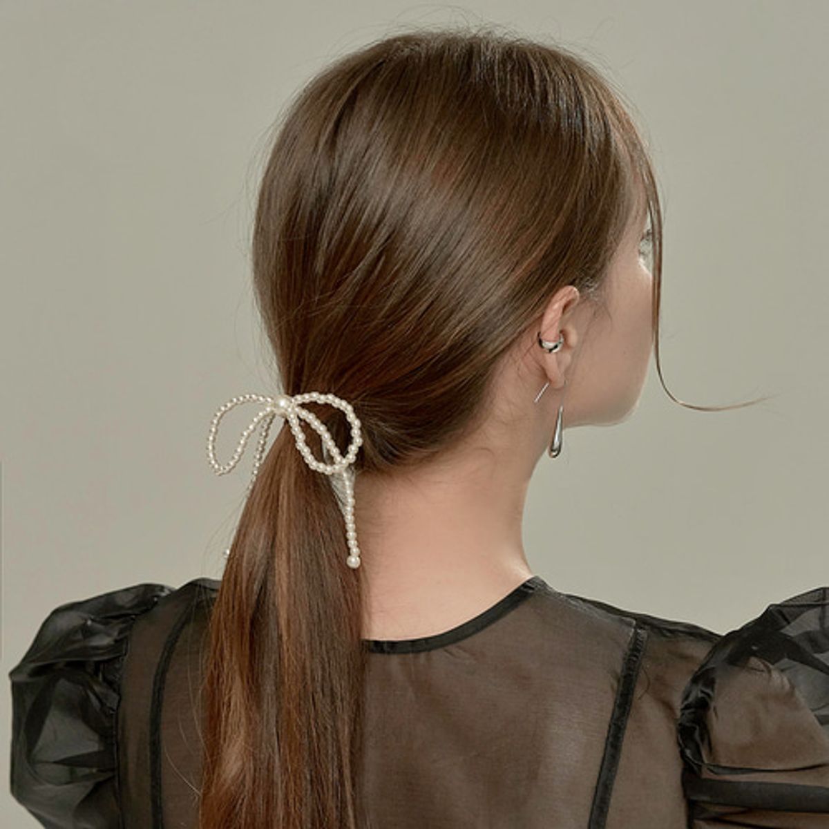 베스티(BESTY) 발롱 진주 리본 헤어커프 (Ballon Pearl Ribbon Hair Cuff)