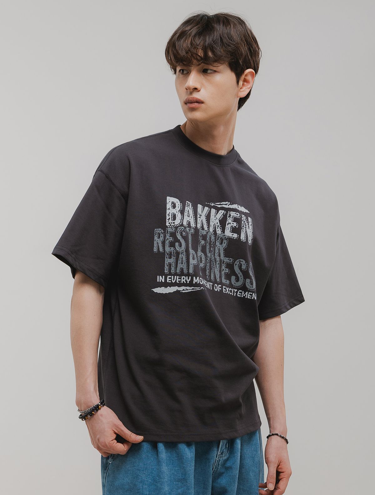바켄(BAKKEN) Mixed-color Typography 반팔티셔츠 BK3986_차콜