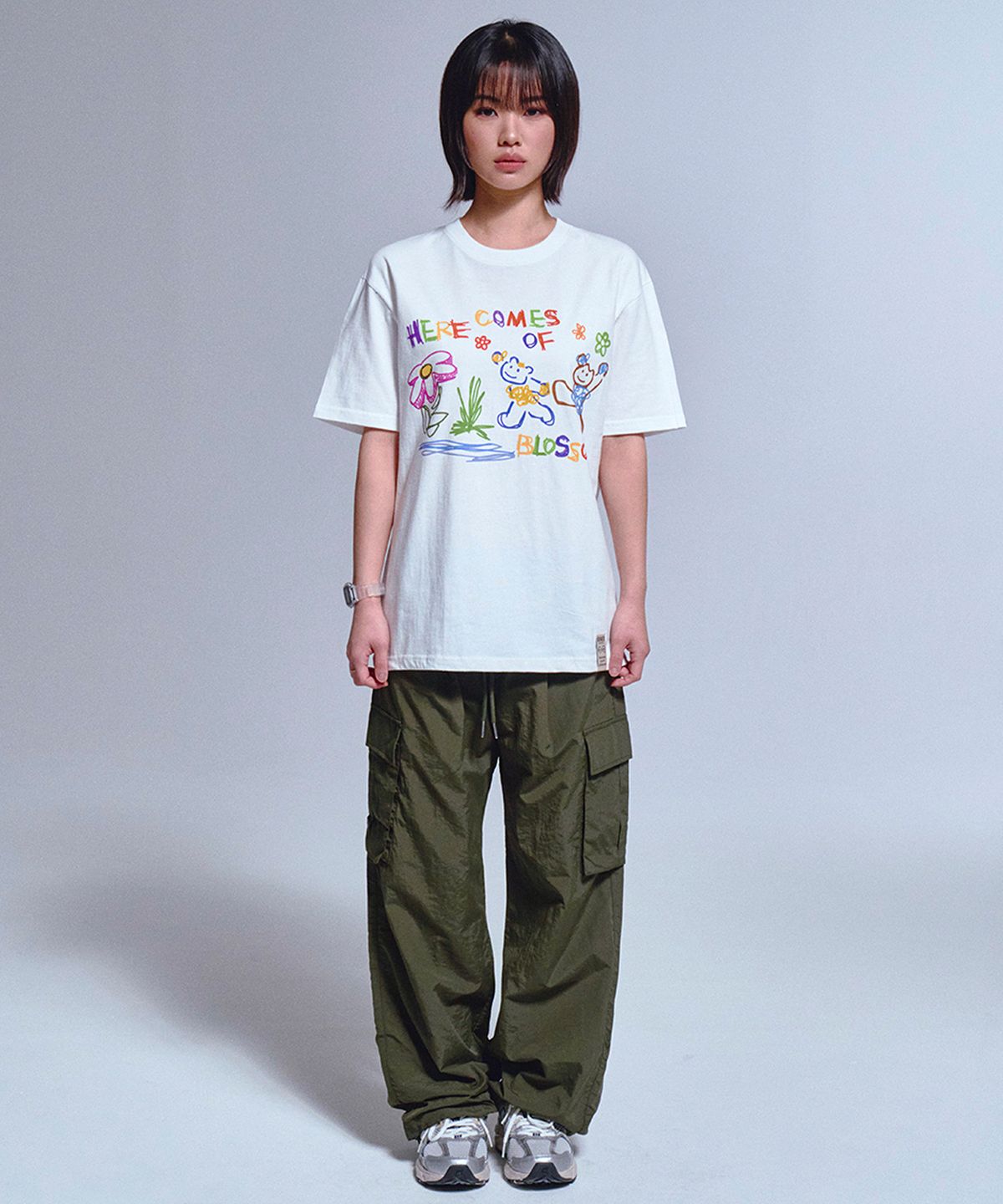 그레이버(GRAVER) [UNISEX]HERE COMES OF 드로잉 반팔티_2color