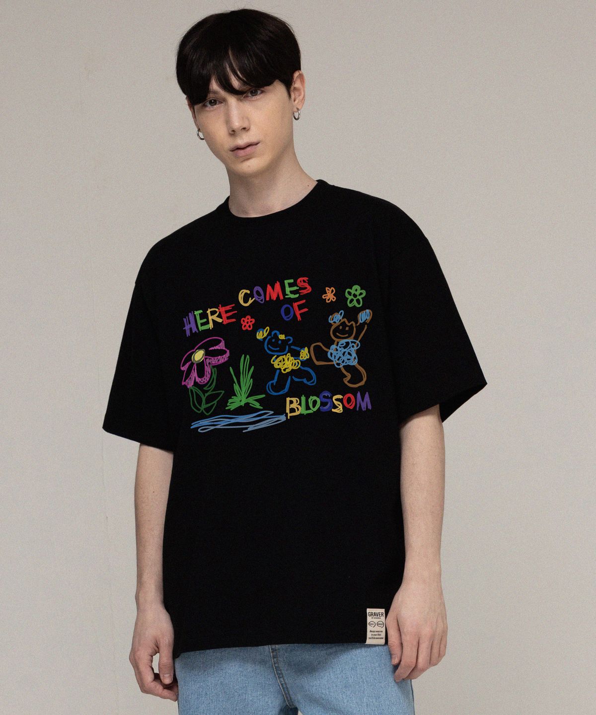그레이버(GRAVER) [UNISEX]HERE COMES OF 드로잉 반팔티_블랙