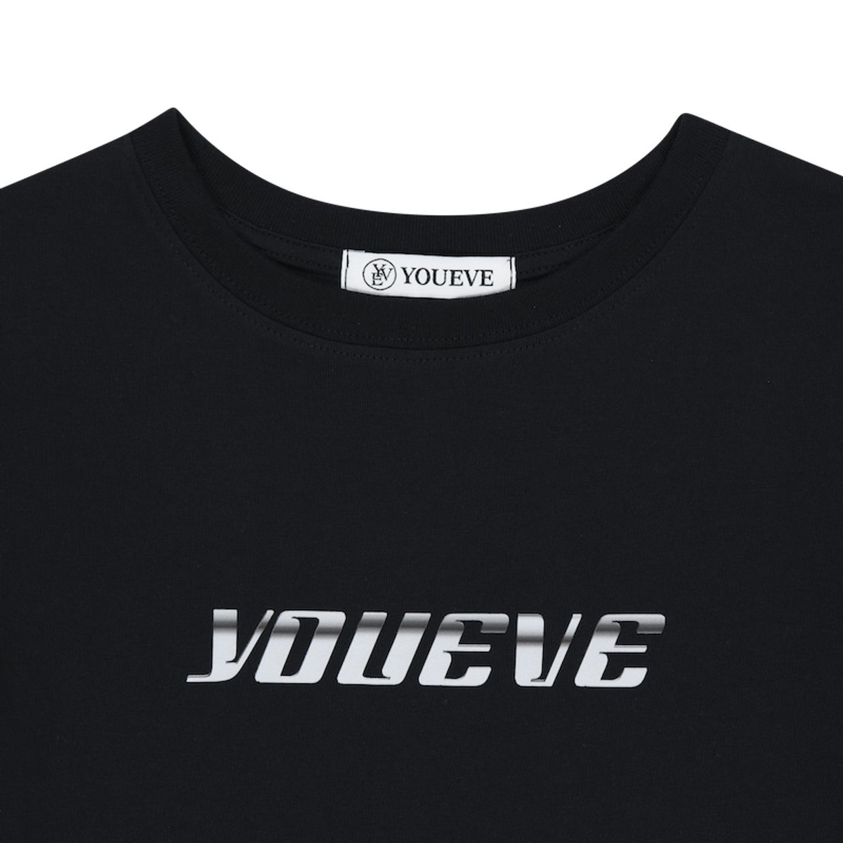 유이브(YOUEVE) 3D 메탈 로고 티셔츠 블랙