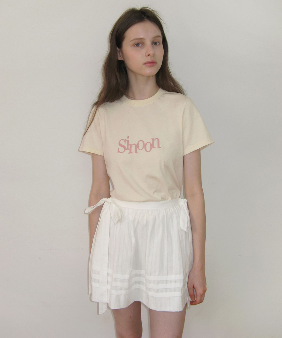 시눈(SINOON) Sinoon Signature Logo T-Shirts (Cream)