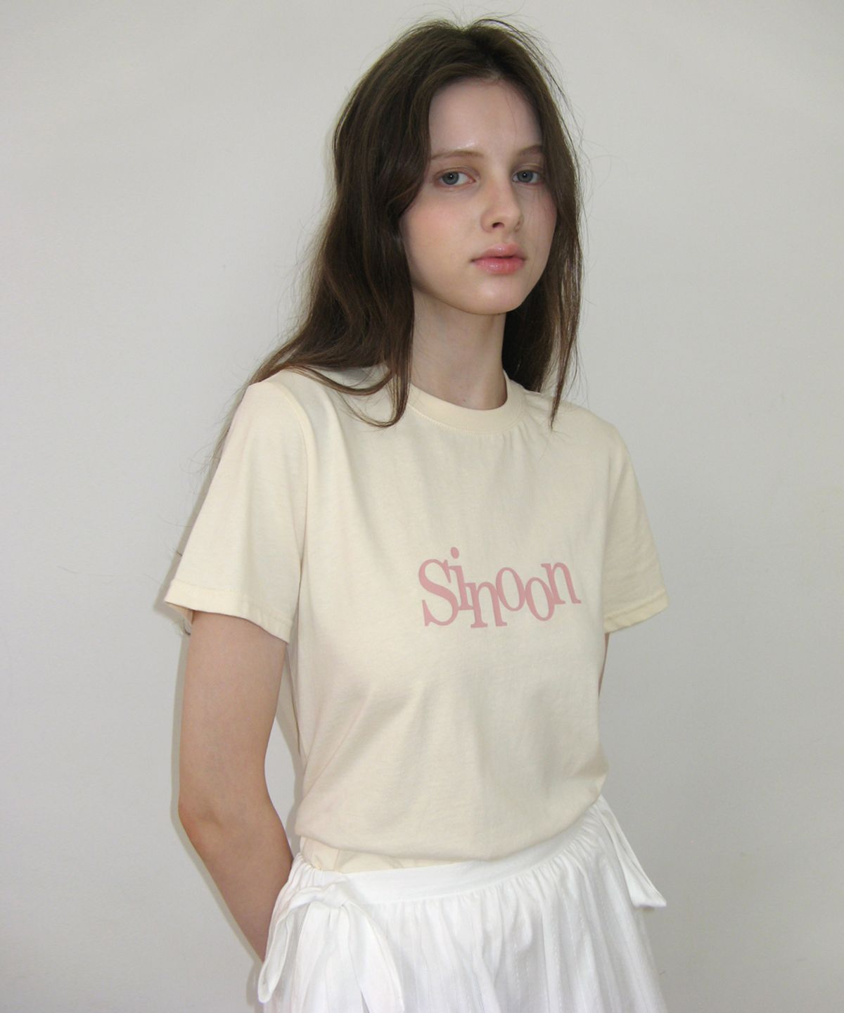 시눈(SINOON) Sinoon Signature Logo T-Shirts (Cream)