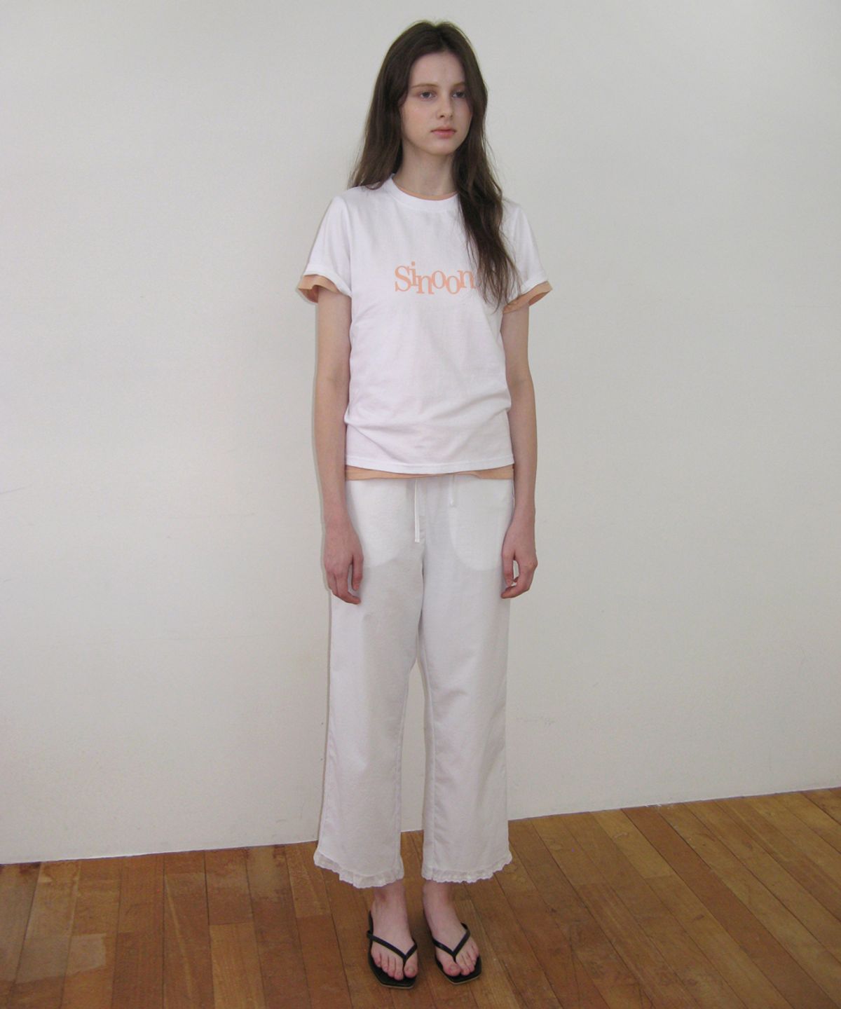 시눈(SINOON) Sinoon Signature Logo T-Shirts (White/Apricot)