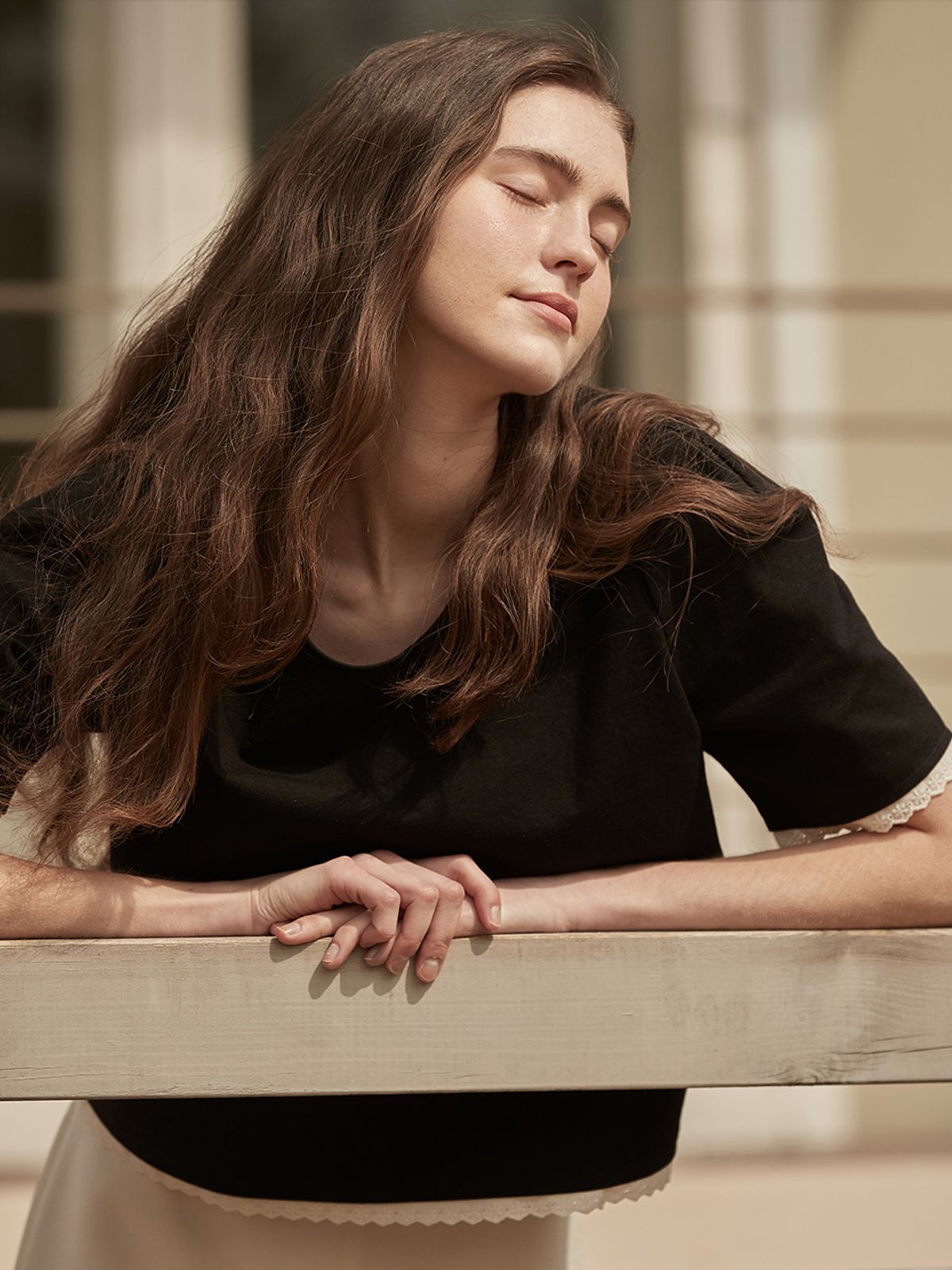 비뮤즈맨션(BEMUSE MANSION) Hem line lace detail top - Black