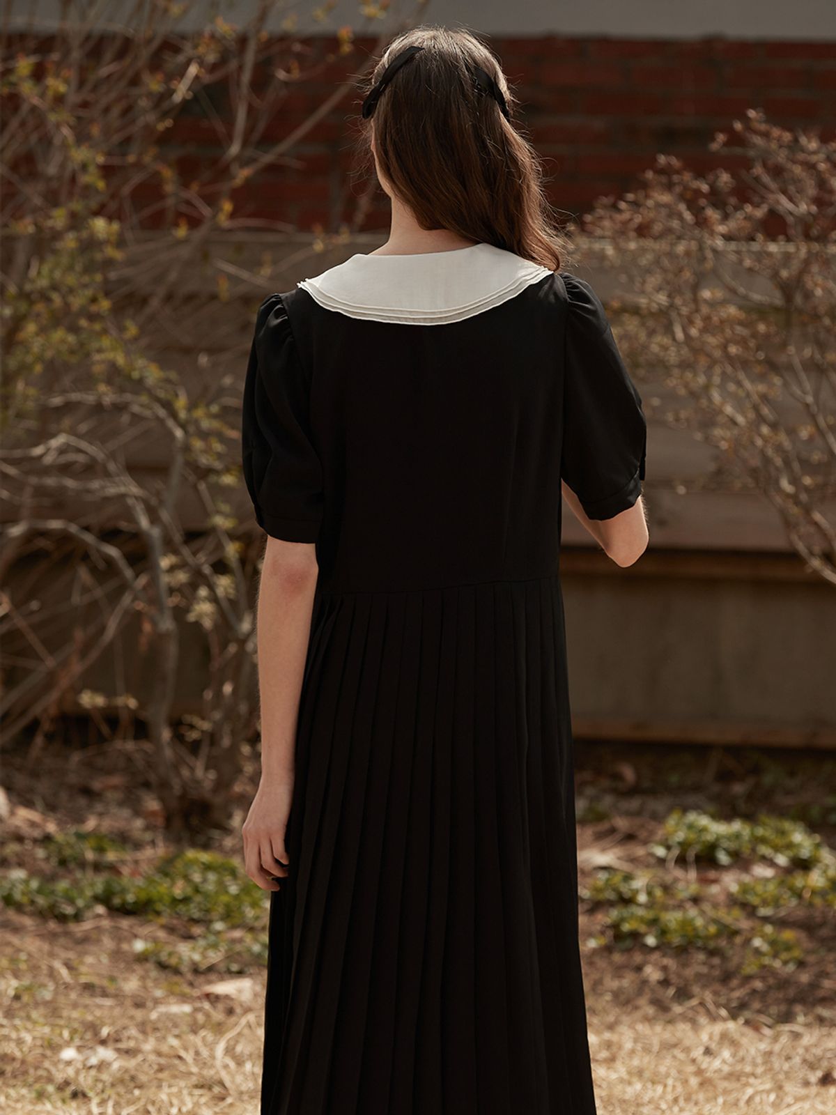 비뮤즈맨션(BEMUSE MANSION) Sheer collar pleats dress - Black