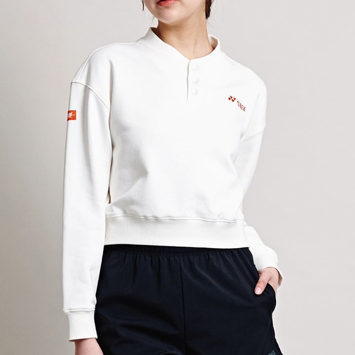 요넥스(YONEX) 245TL006F 화이트 여성용 크롭 맨투맨 티셔츠