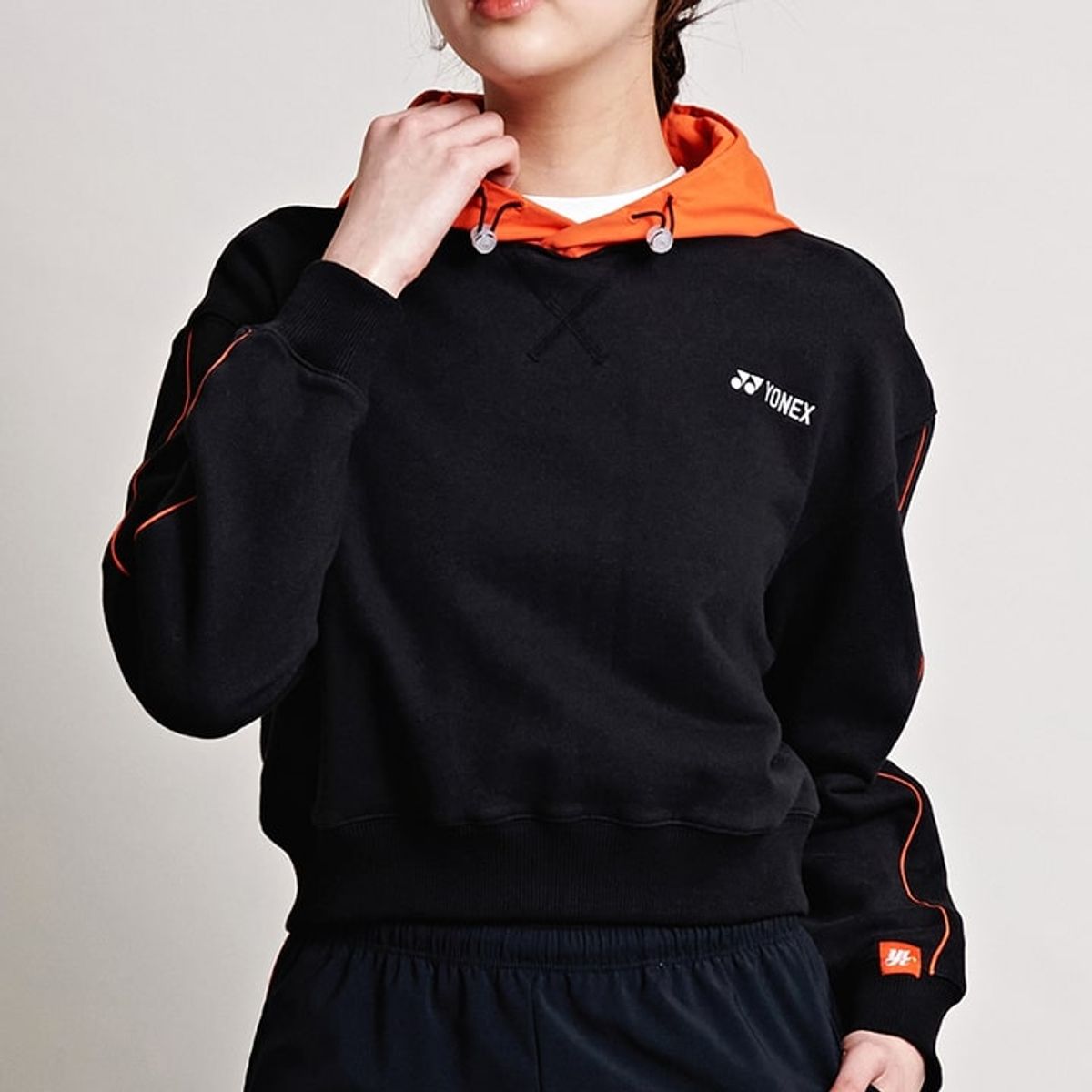 요넥스(YONEX) 245TL007F 미드나이트 블랙 여성용 크롭 후드 티셔츠
