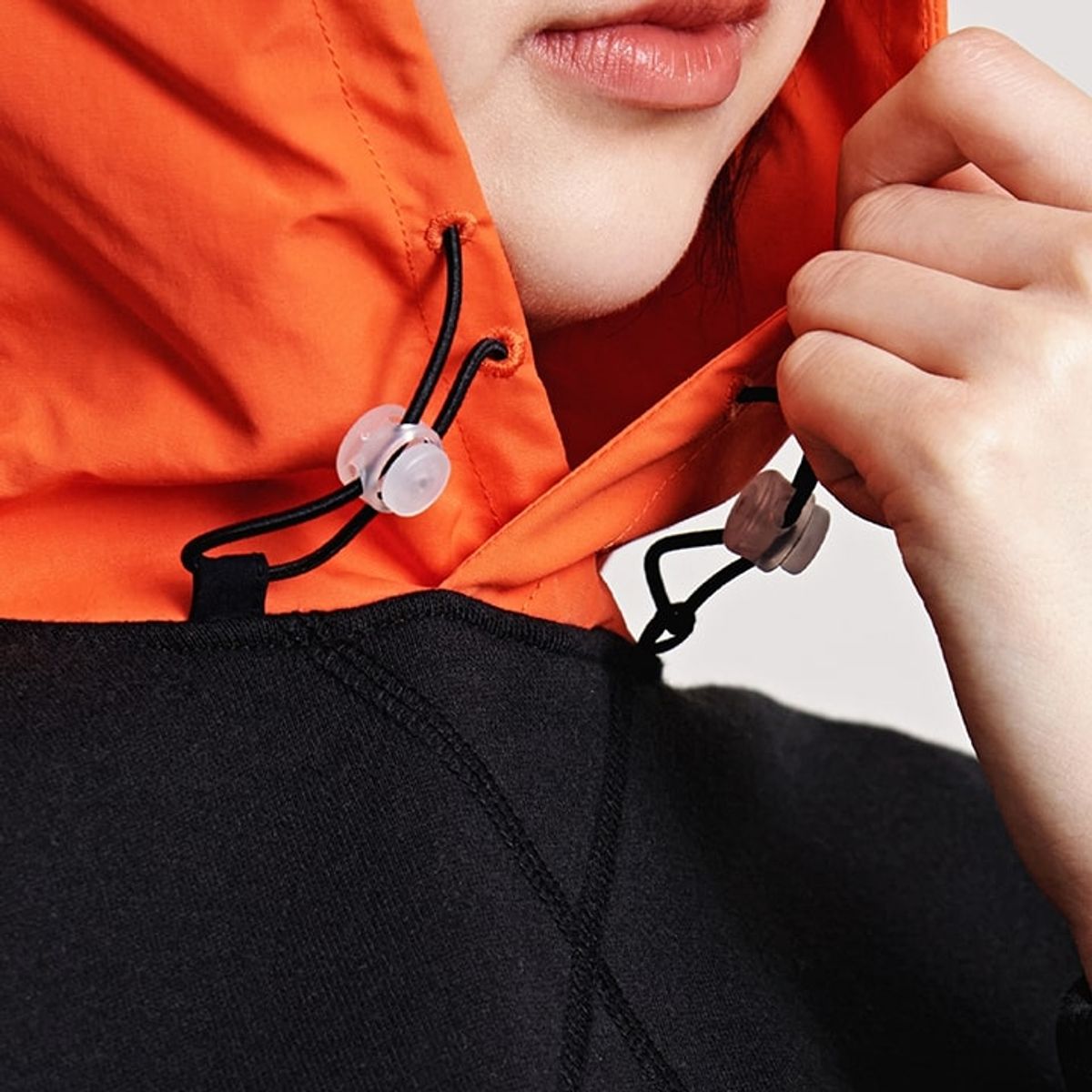 요넥스(YONEX) 245TL007F 미드나이트 블랙 여성용 크롭 후드 티셔츠