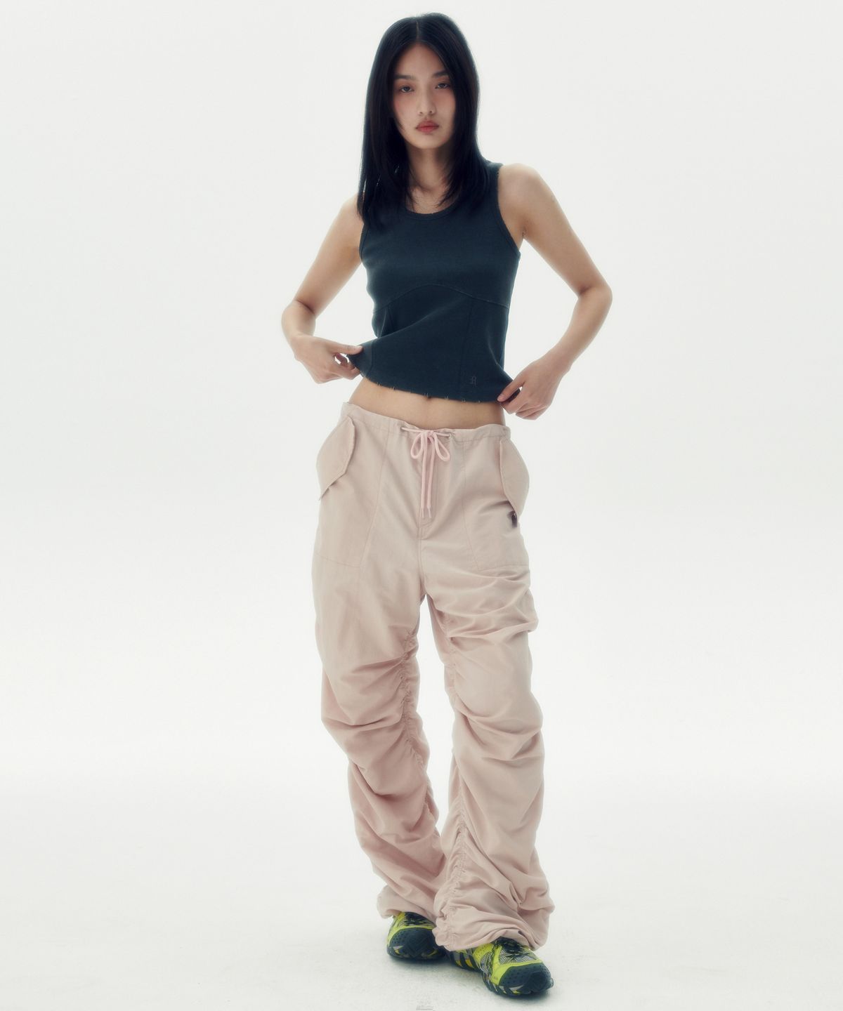 러닝하이(RUNNINGHIGH) 셔링 나일론 파라슈트 팬츠 [핑크]