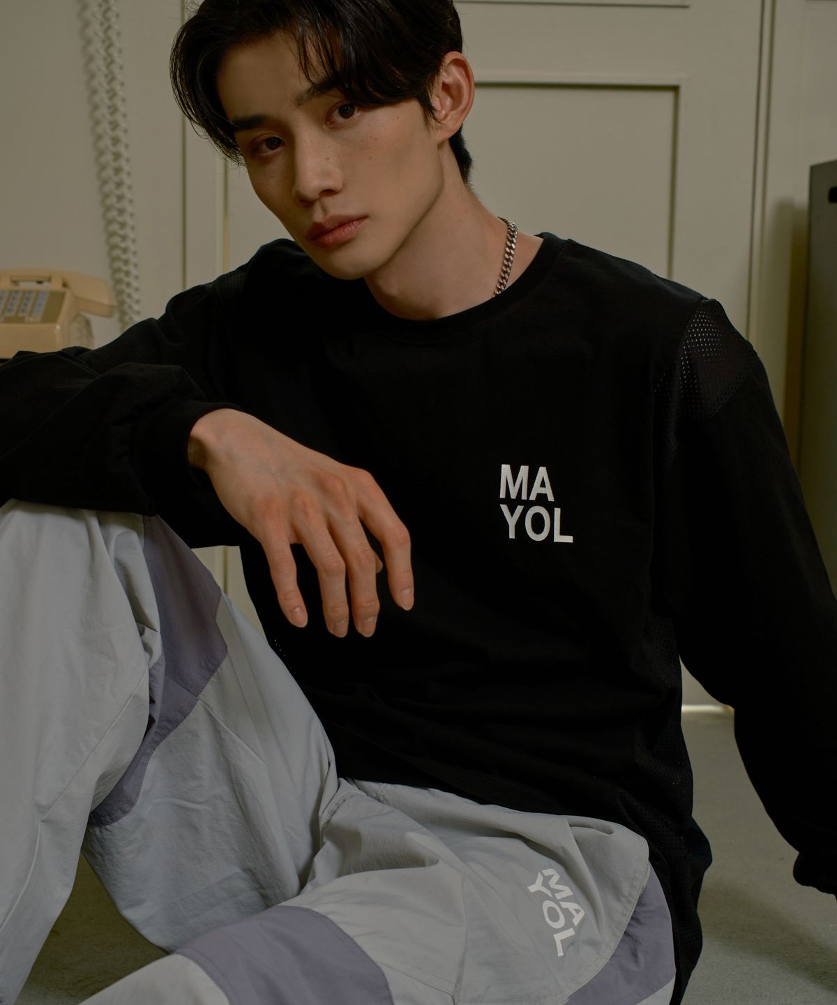 마욜(MAYOL) 로고 메쉬 긴소매 티셔츠_블랙
