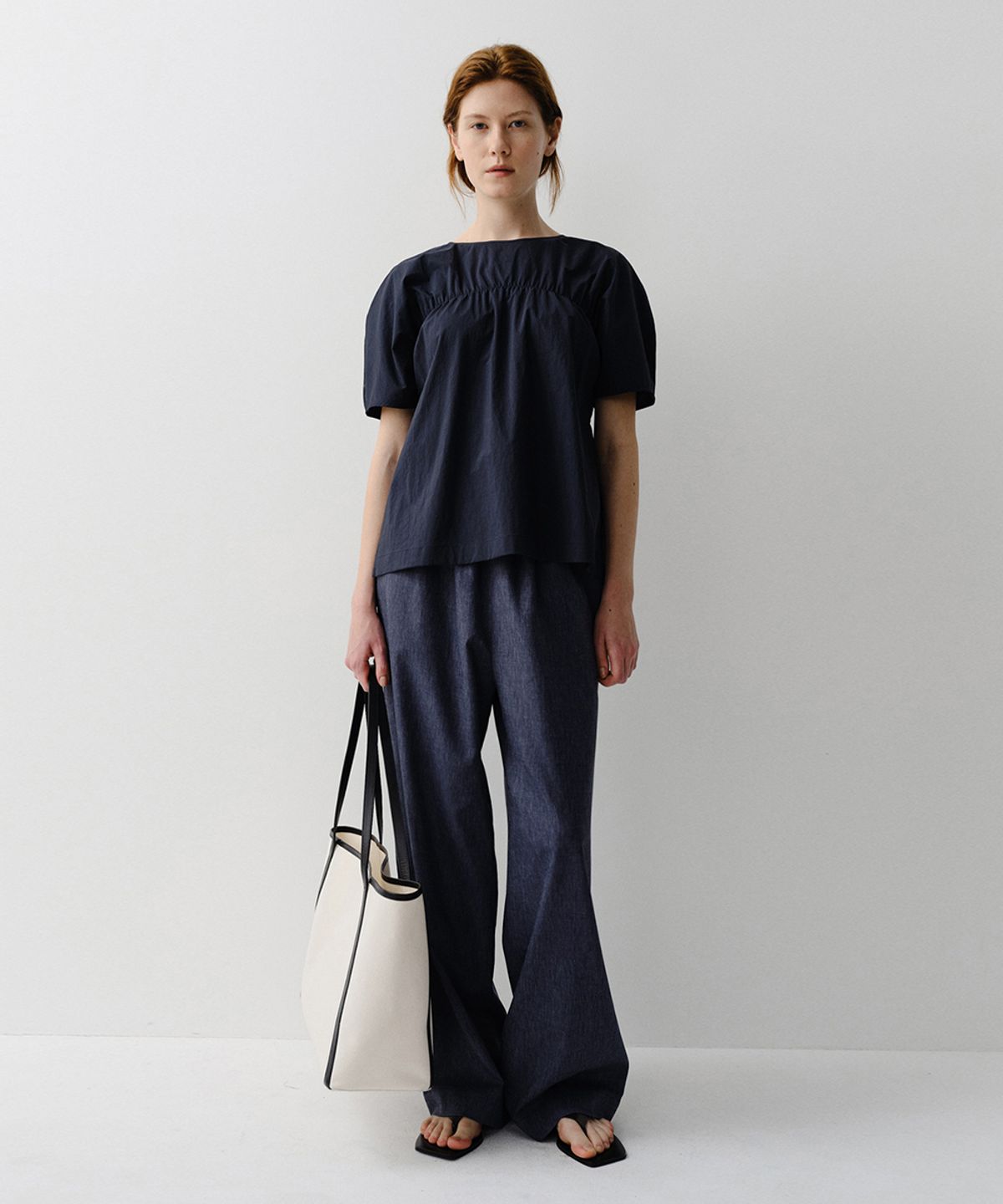 이아(EAAH) SHIRRING BLOUSE (NAVY)
