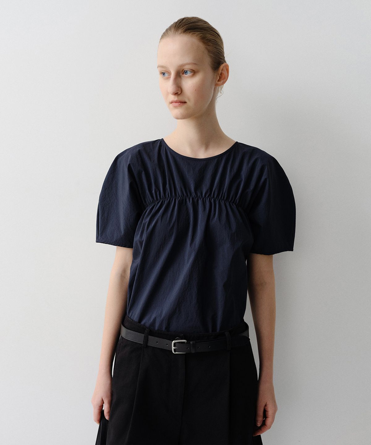 이아(EAAH) SHIRRING BLOUSE (NAVY)