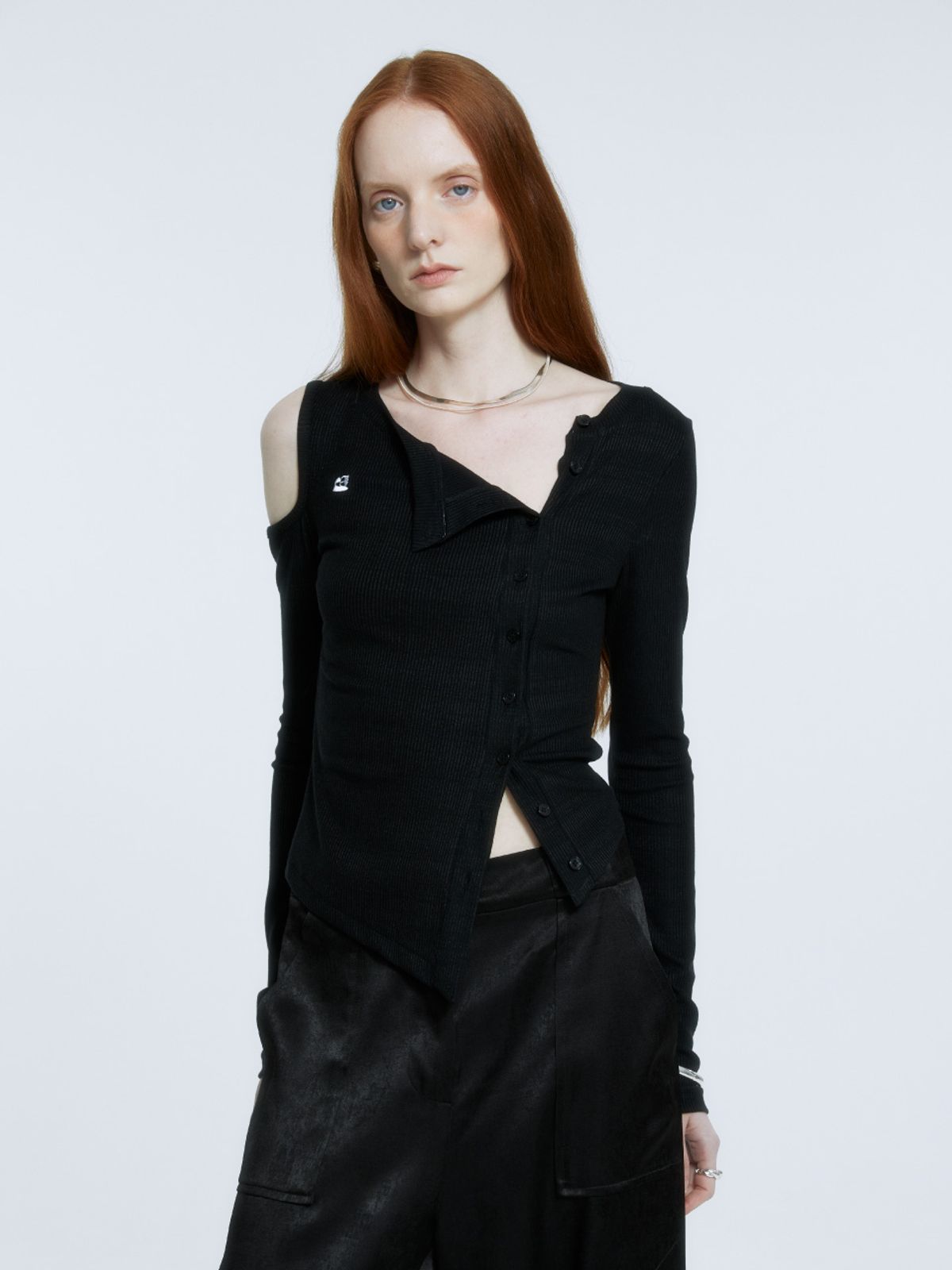 뮤제(MUSEE) VIENNE Unbalanced Cut-Out Detail Knitted Cardigan_Black