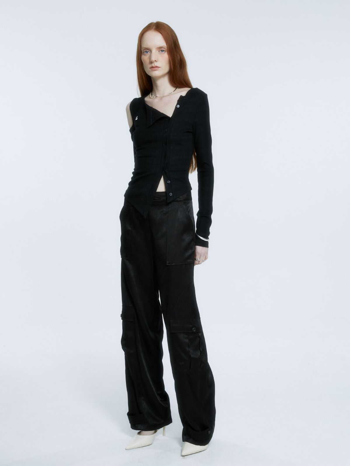 뮤제(MUSEE) VIENNE Unbalanced Cut-Out Detail Knitted Cardigan_Black